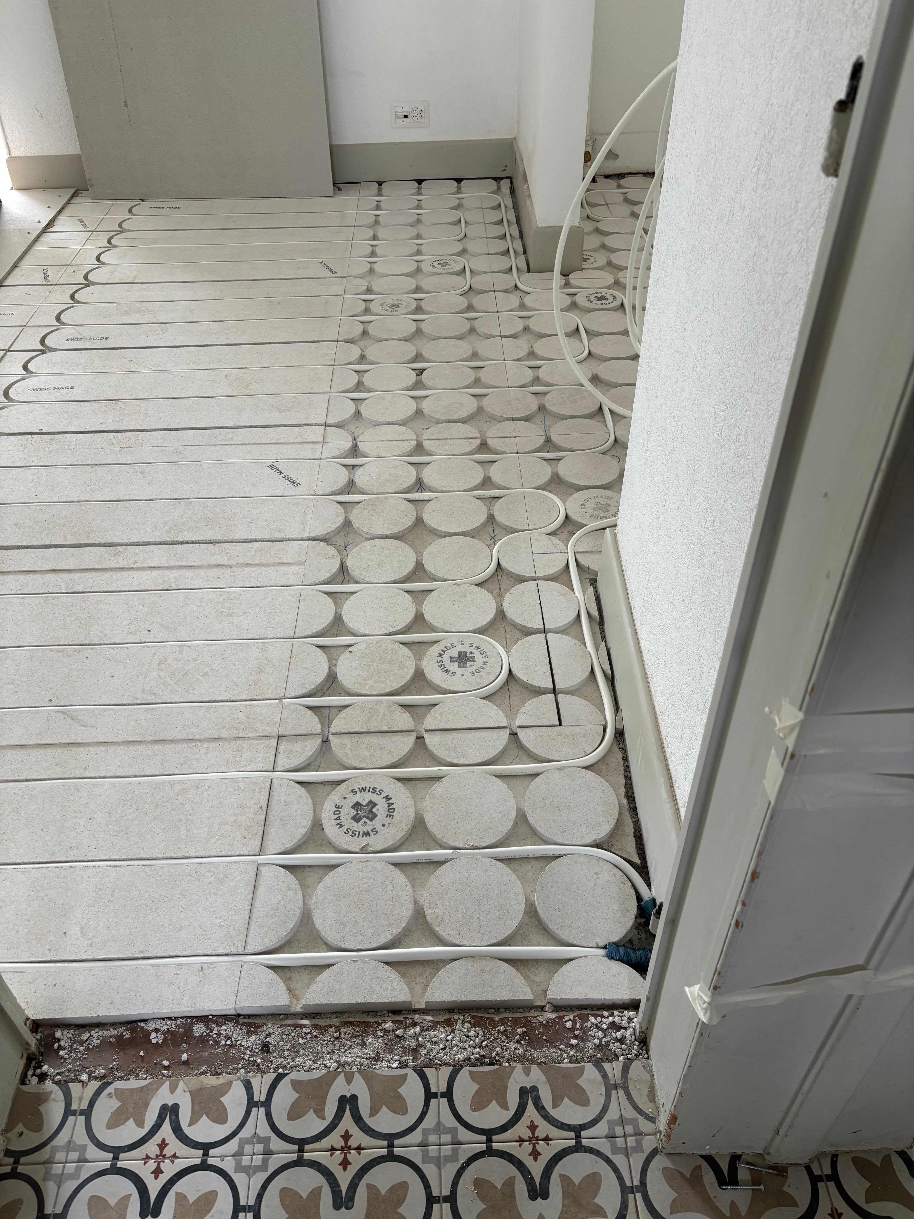 Installation de chauffe eau au sol hydraulique