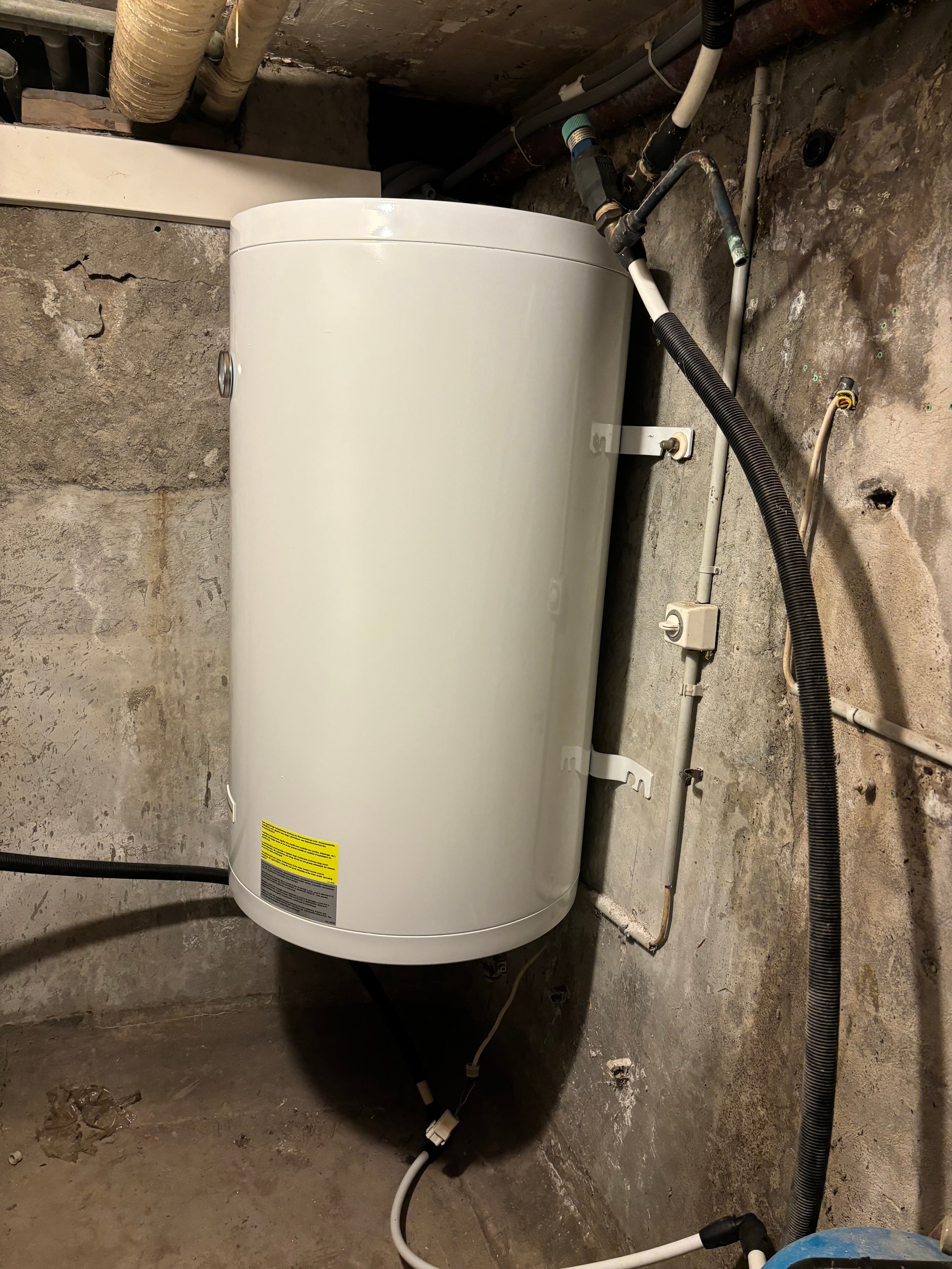 Installation de chauffe-eau / Ballon d'eau chaude et détartrage